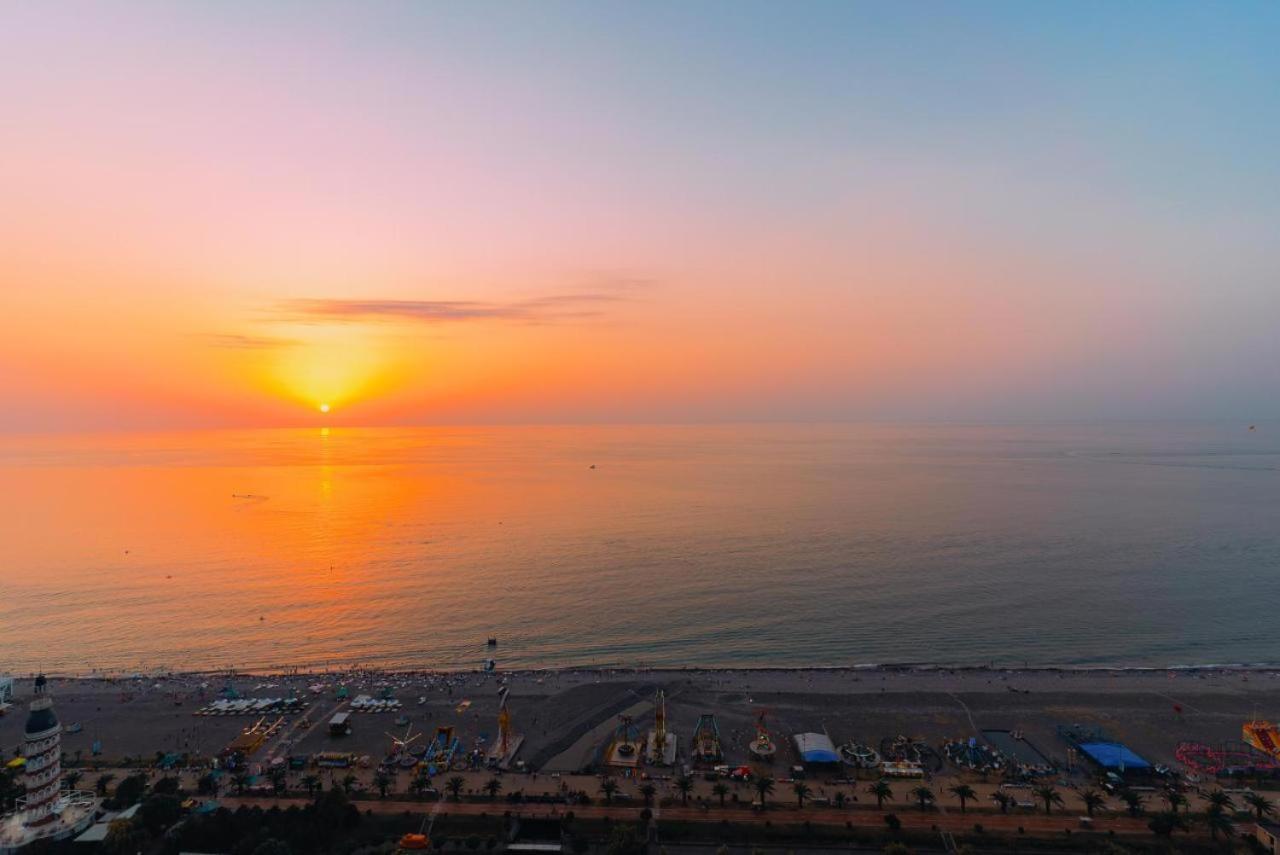 Orbi City Suite With Sea View Batumi Esterno foto