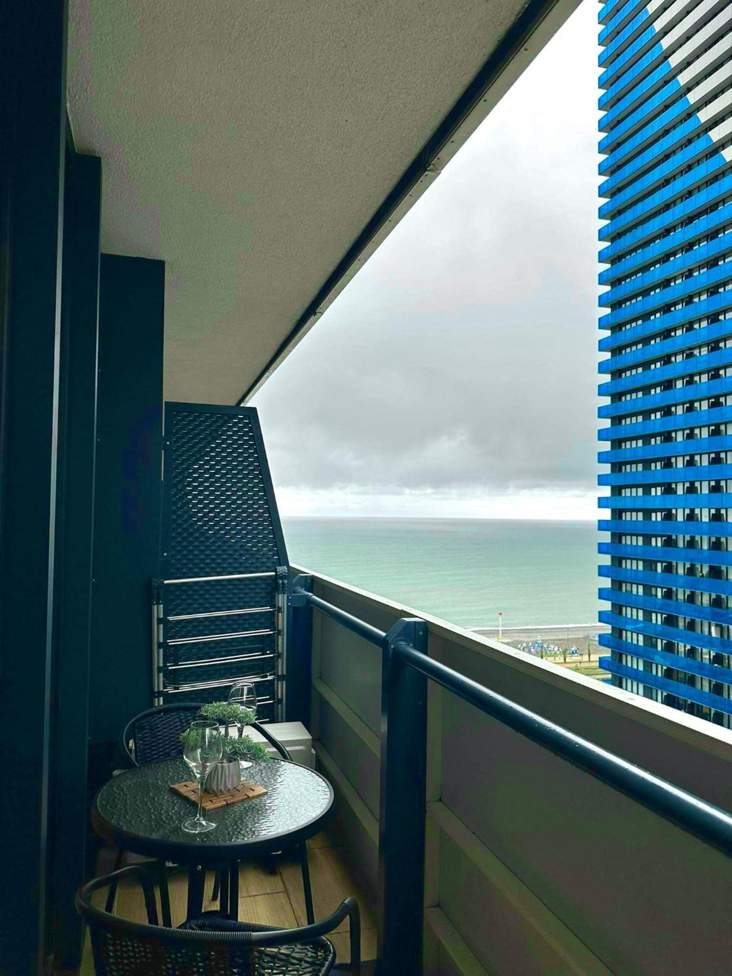 Orbi City Suite With Sea View Batumi Esterno foto