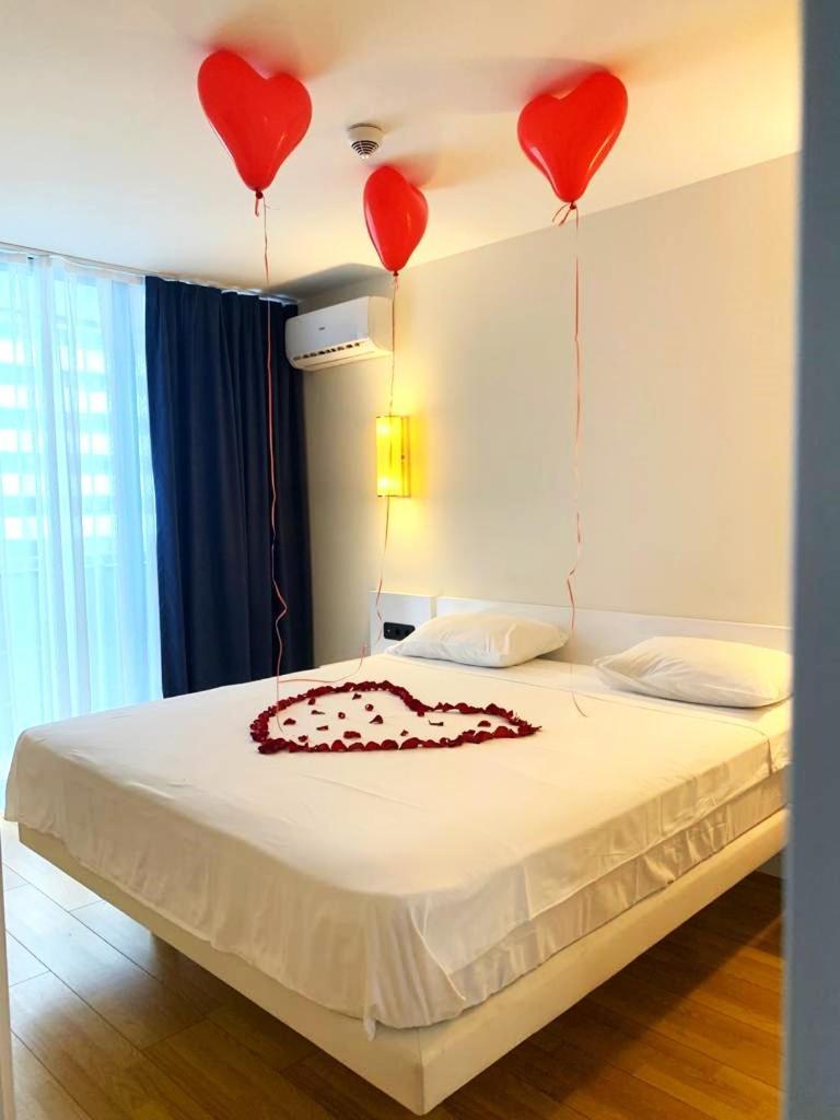 Orbi City Suite With Sea View Batumi Esterno foto